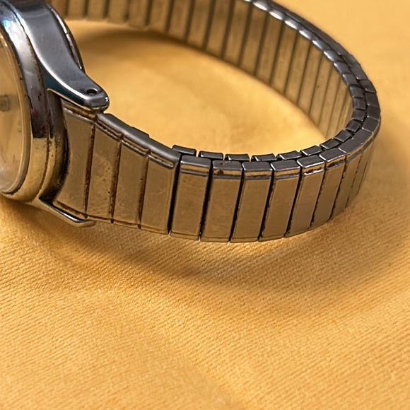 Vintage Timex watch not working silver tone stretch bracelet speidel USA - Picture 6 of 6